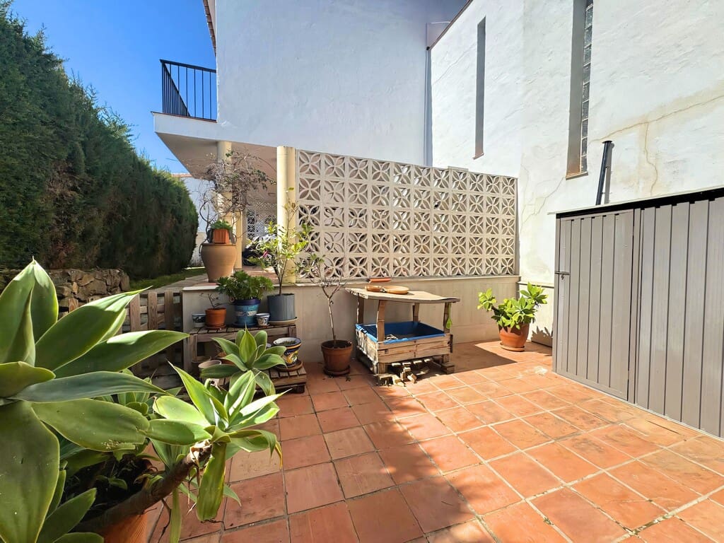 3 bedroom Townhouse for sale in Atalaya-Isdabe with pool garage - € 355,000 (Ref: 9744059)