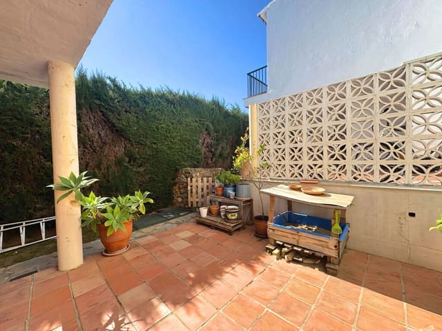 Casa de 3 habitaciones en Atalaya-Isdabe, Estepona en venta con piscina garaje - 355.000 € (Ref: 9744059)