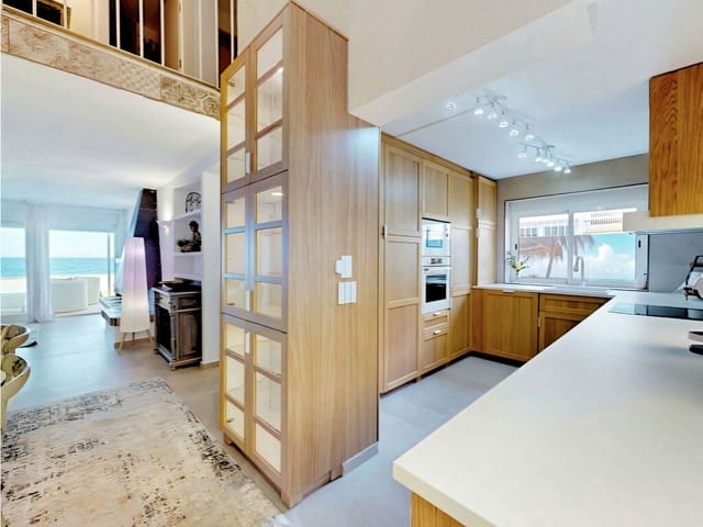 4 soveværelse Lejlighed til salg i Estepona med swimmingpool - € 949.000 (Ref: 9744060)