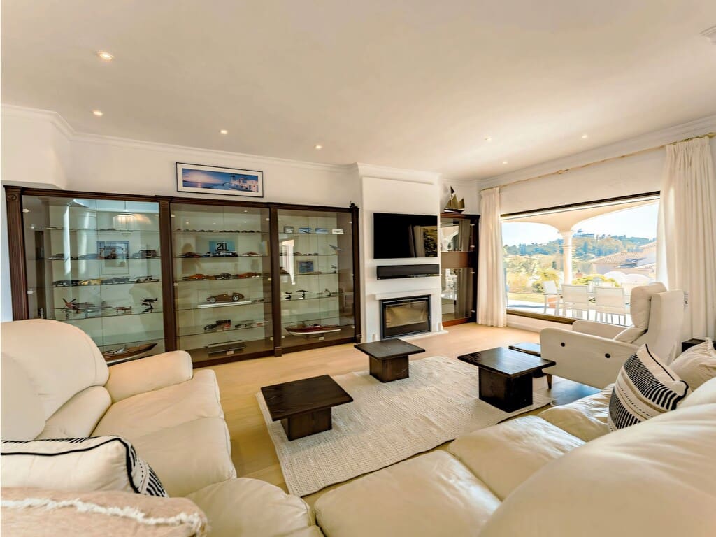 4 soveværelse Villa til salg i Benahavis med swimmingpool garage - € 3.485.000 (Ref: 9745231)