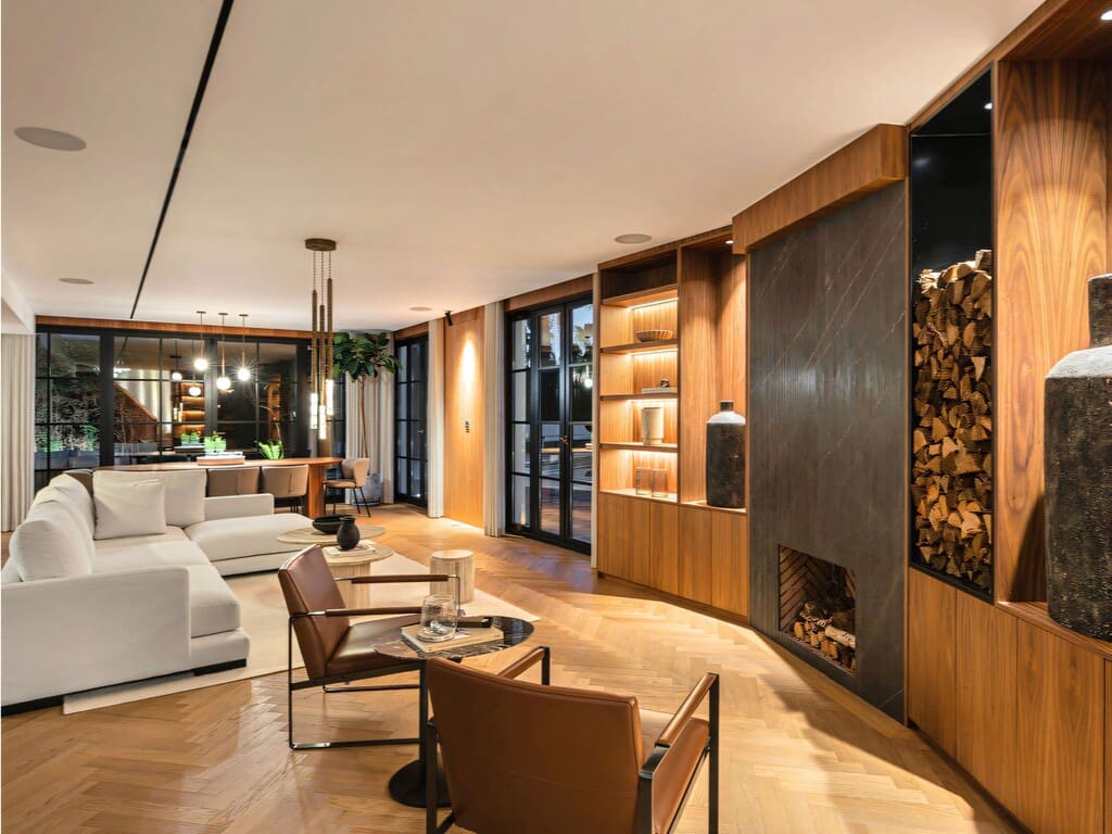 4 bedroom Villa for sale in Nueva Andalucia with pool garage - € 4,250,000 (Ref: 9746991)