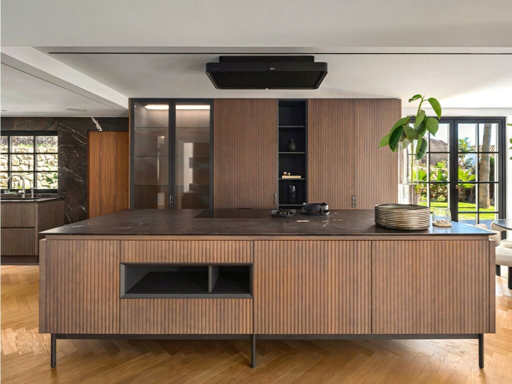 4 bedroom Villa for sale in Nueva Andalucia with pool garage - € 4,250,000 (Ref: 9746991)