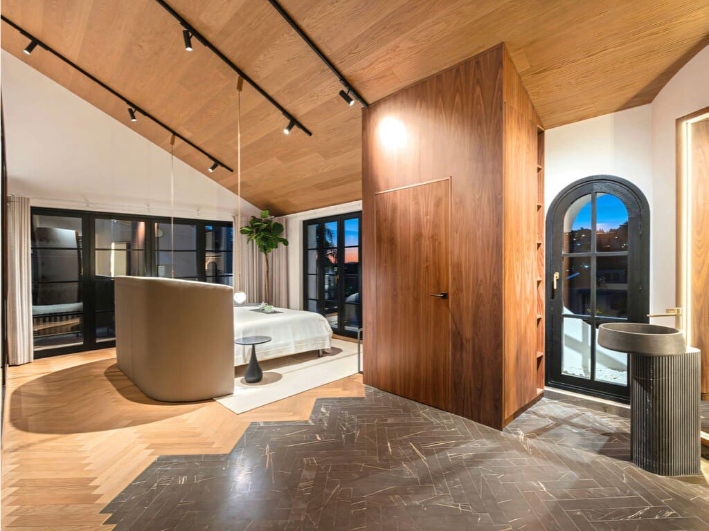 4 bedroom Villa for sale in Nueva Andalucia with pool garage - € 4,250,000 (Ref: 9746991)