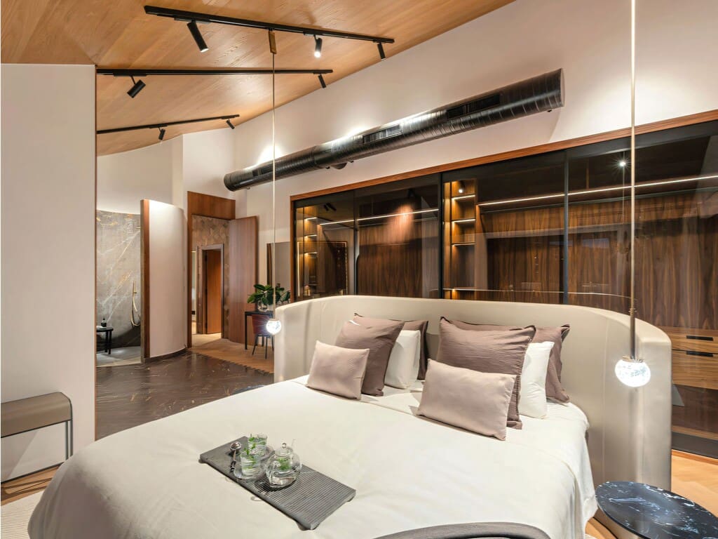 4 bedroom Villa for sale in Nueva Andalucia with pool garage - € 4,250,000 (Ref: 9746991)