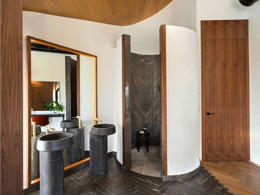 4 bedroom Villa for sale in Nueva Andalucia with pool garage - € 4,250,000 (Ref: 9746991)