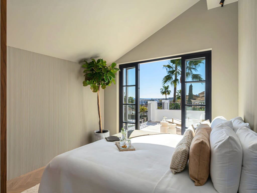 4 bedroom Villa for sale in Nueva Andalucia with pool garage - € 4,250,000 (Ref: 9746991)