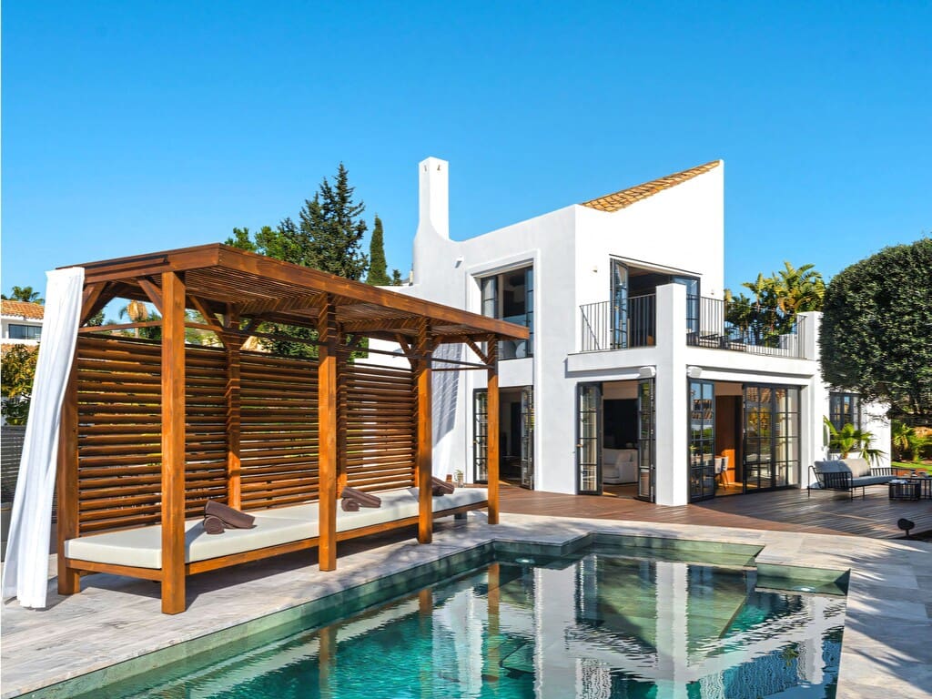 4 bedroom Villa for sale in Nueva Andalucia with pool garage - € 4,250,000 (Ref: 9746991)