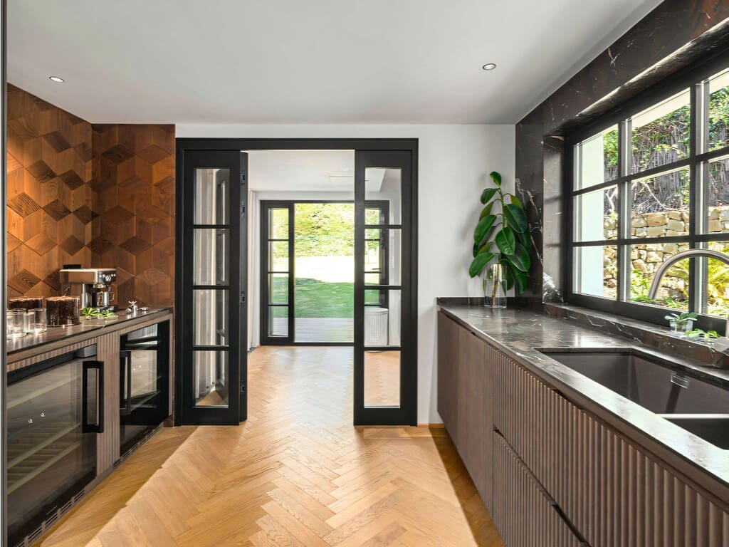 4 bedroom Villa for sale in Nueva Andalucia with pool garage - € 4,250,000 (Ref: 9746991)