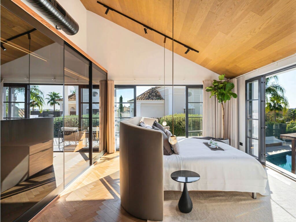 4 bedroom Villa for sale in Nueva Andalucia with pool garage - € 4,250,000 (Ref: 9746991)