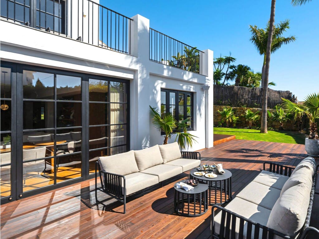 4 bedroom Villa for sale in Nueva Andalucia with pool garage - € 4,250,000 (Ref: 9746991)