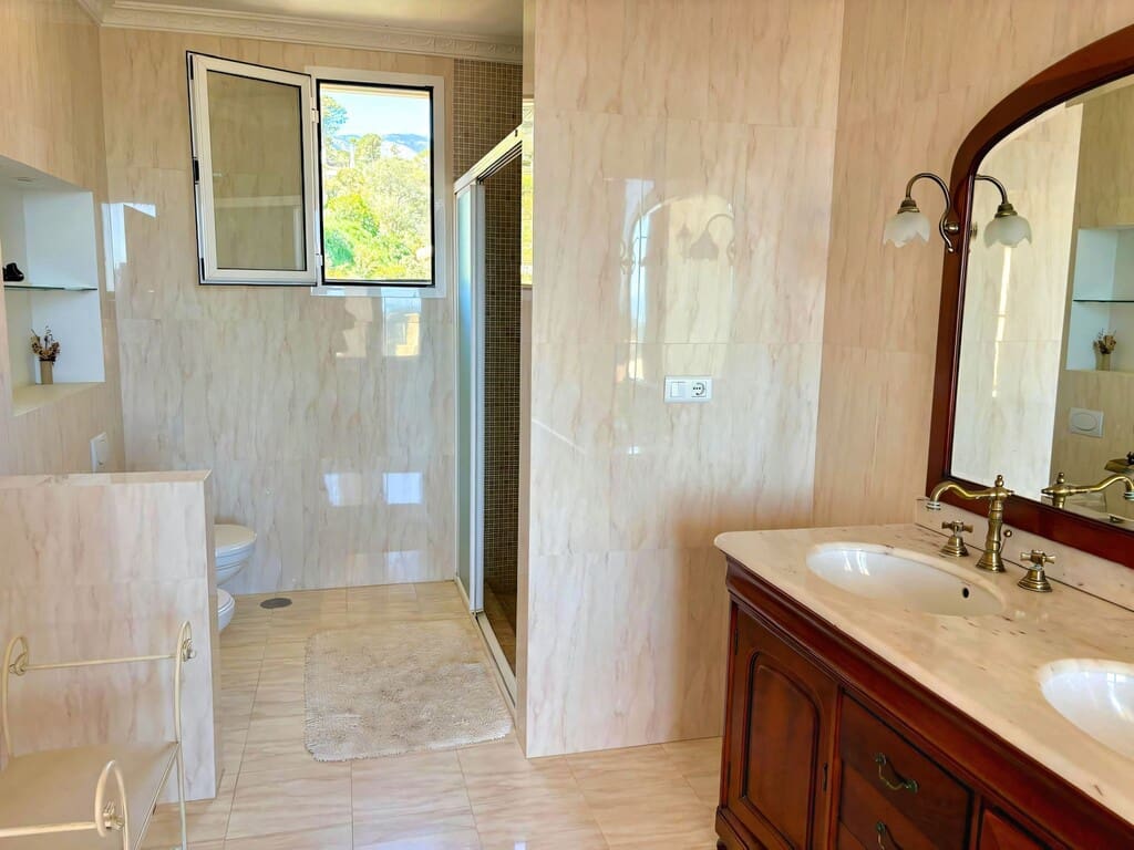 5 quarto Moradia para venda em Estepona com piscina garagem - 2 300 000 € (Ref: 9747709)