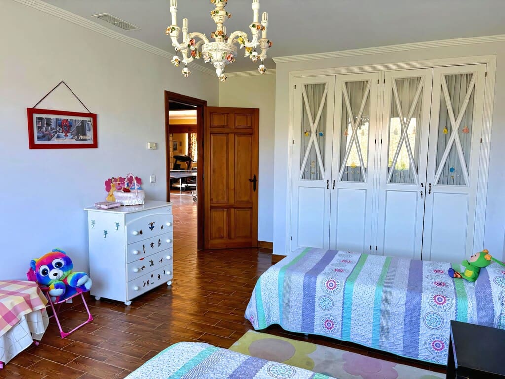 5 quarto Moradia para venda em Estepona com piscina garagem - 2 300 000 € (Ref: 9747709)