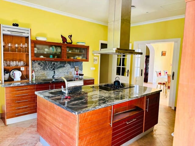 5 quarto Moradia para venda em Estepona com piscina garagem - 2 300 000 € (Ref: 9747709)