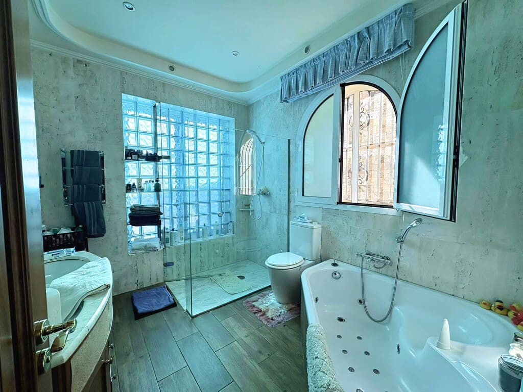 5 sypialnia Willa na sprzedaż w Fuengirola z basenem garażem - 1 900 000 € (Ref: 9747710)