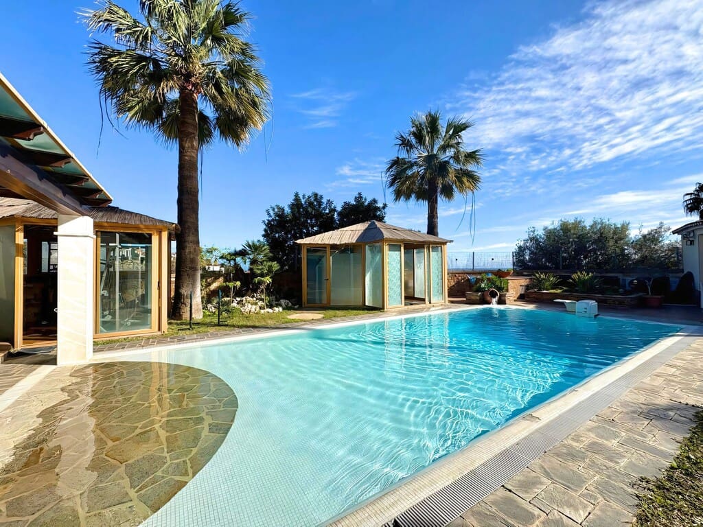 5 sypialnia Willa na sprzedaż w Fuengirola z basenem garażem - 1 900 000 € (Ref: 9747710)