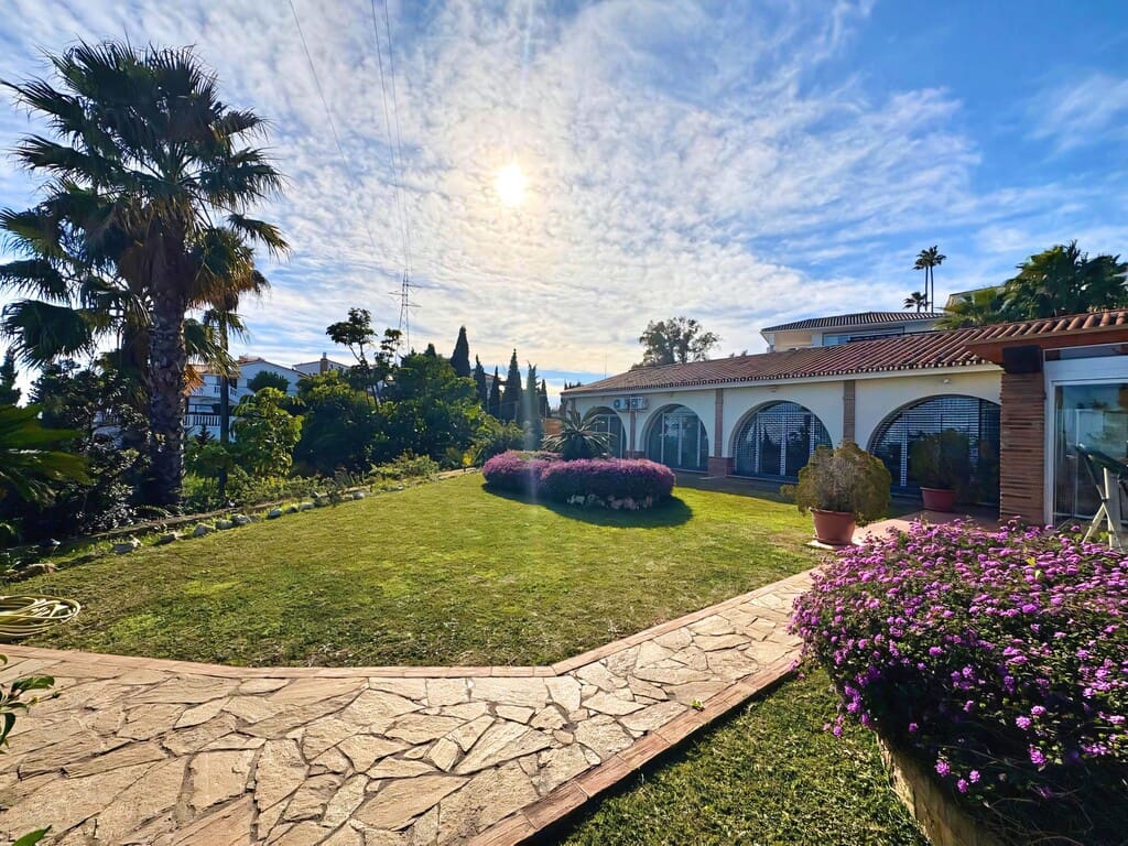 5 sypialnia Willa na sprzedaż w Fuengirola z basenem garażem - 1 900 000 € (Ref: 9747710)