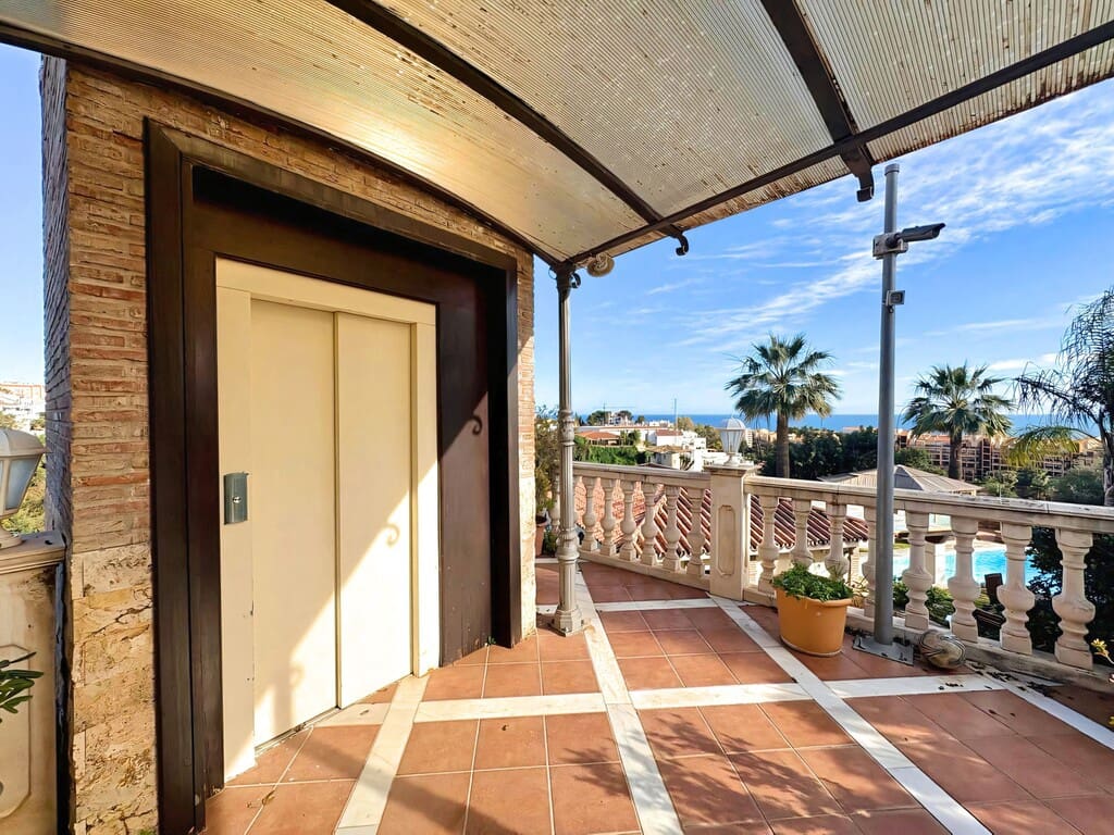 5 sypialnia Willa na sprzedaż w Fuengirola z basenem garażem - 1 900 000 € (Ref: 9747710)