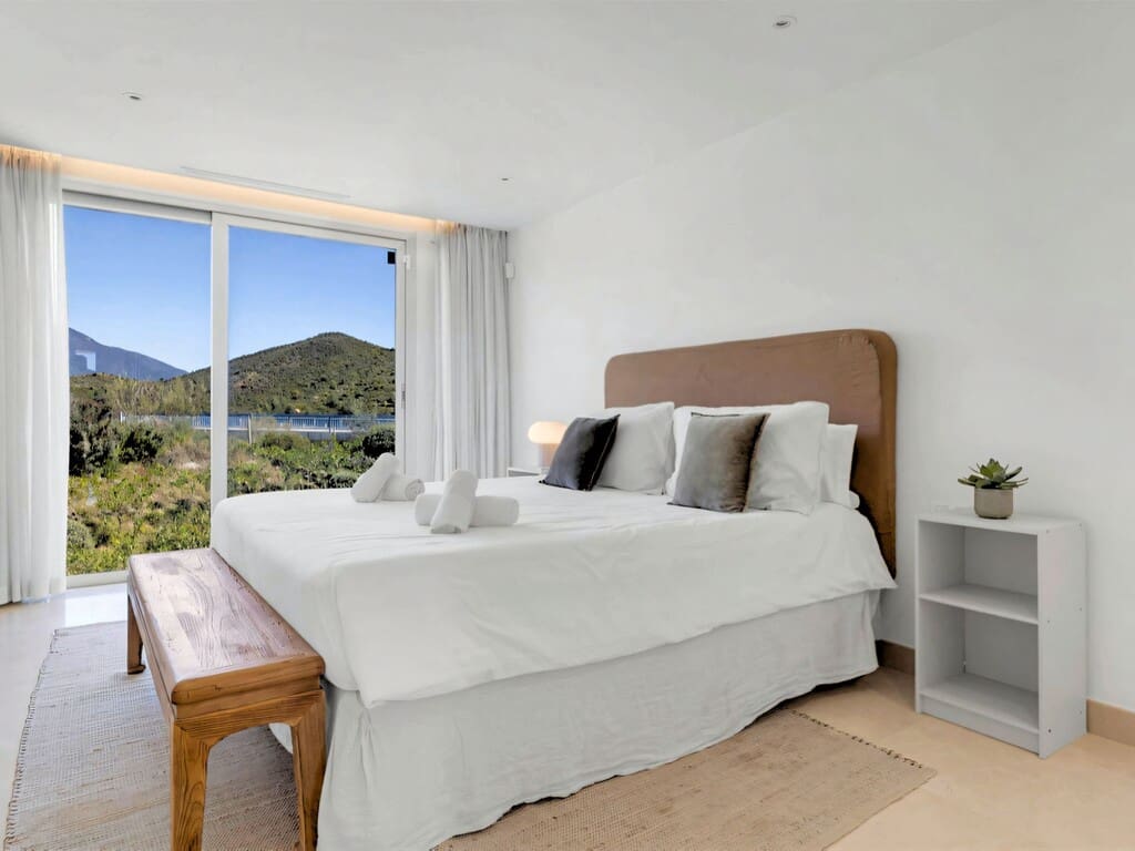 2 bedroom Penthouse for sale in Nueva Andalucia with pool garage - € 950,000 (Ref: 9747712)