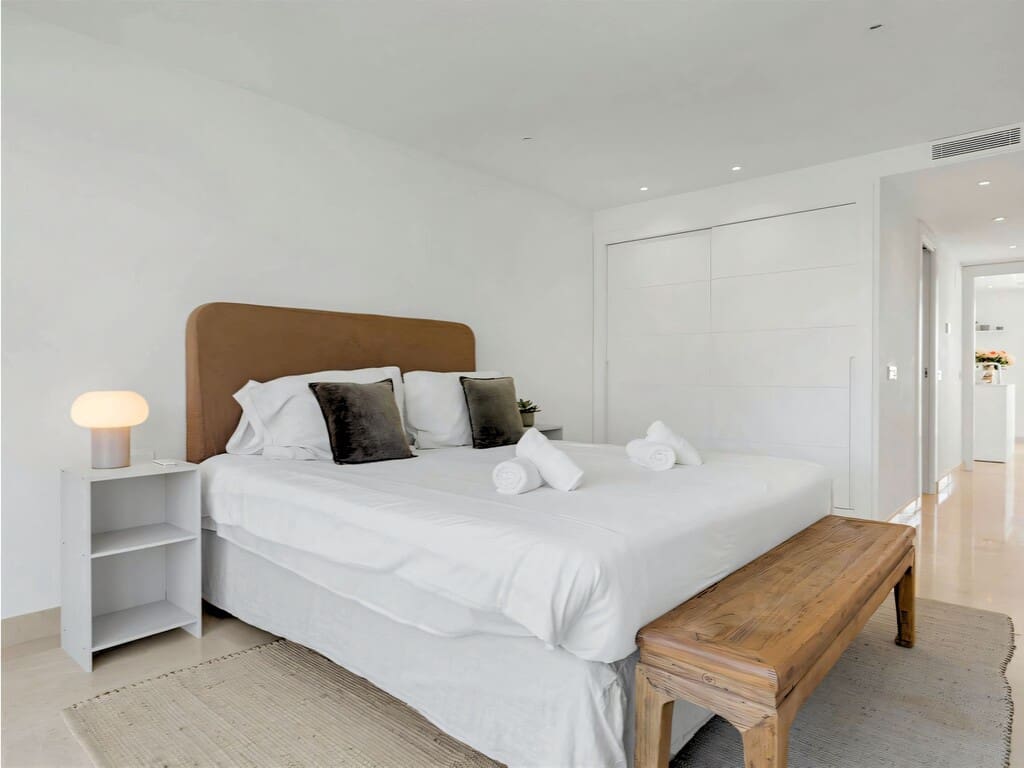 2 bedroom Penthouse for sale in Nueva Andalucia with pool garage - € 950,000 (Ref: 9747712)