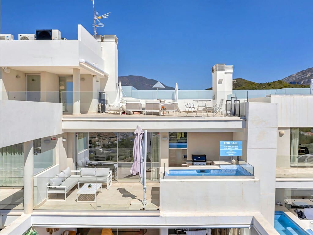 2 bedroom Penthouse for sale in Nueva Andalucia with pool garage - € 950,000 (Ref: 9747712)