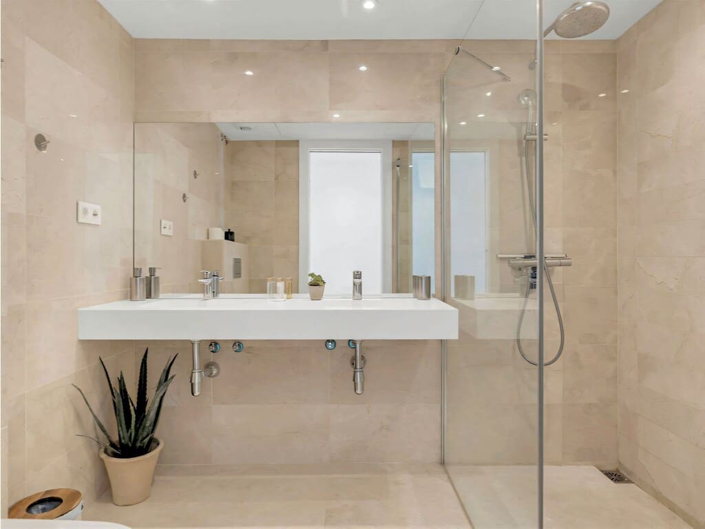 2 bedroom Penthouse for sale in Nueva Andalucia with pool garage - € 950,000 (Ref: 9747712)