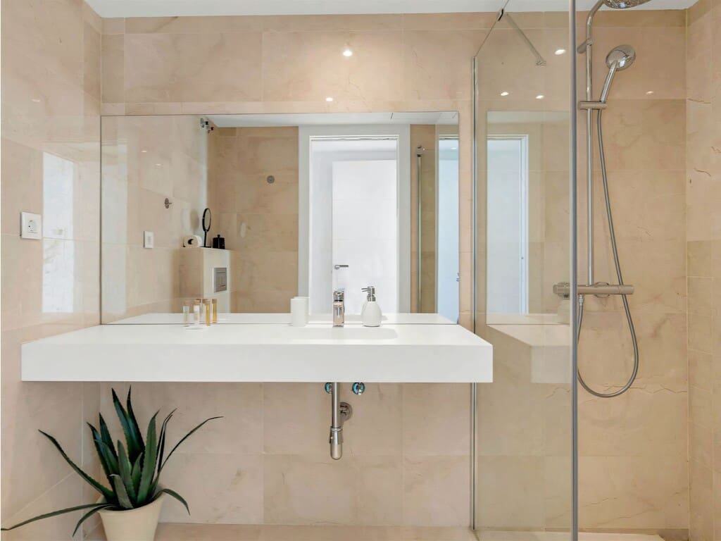 2 bedroom Penthouse for sale in Nueva Andalucia with pool garage - € 950,000 (Ref: 9747712)