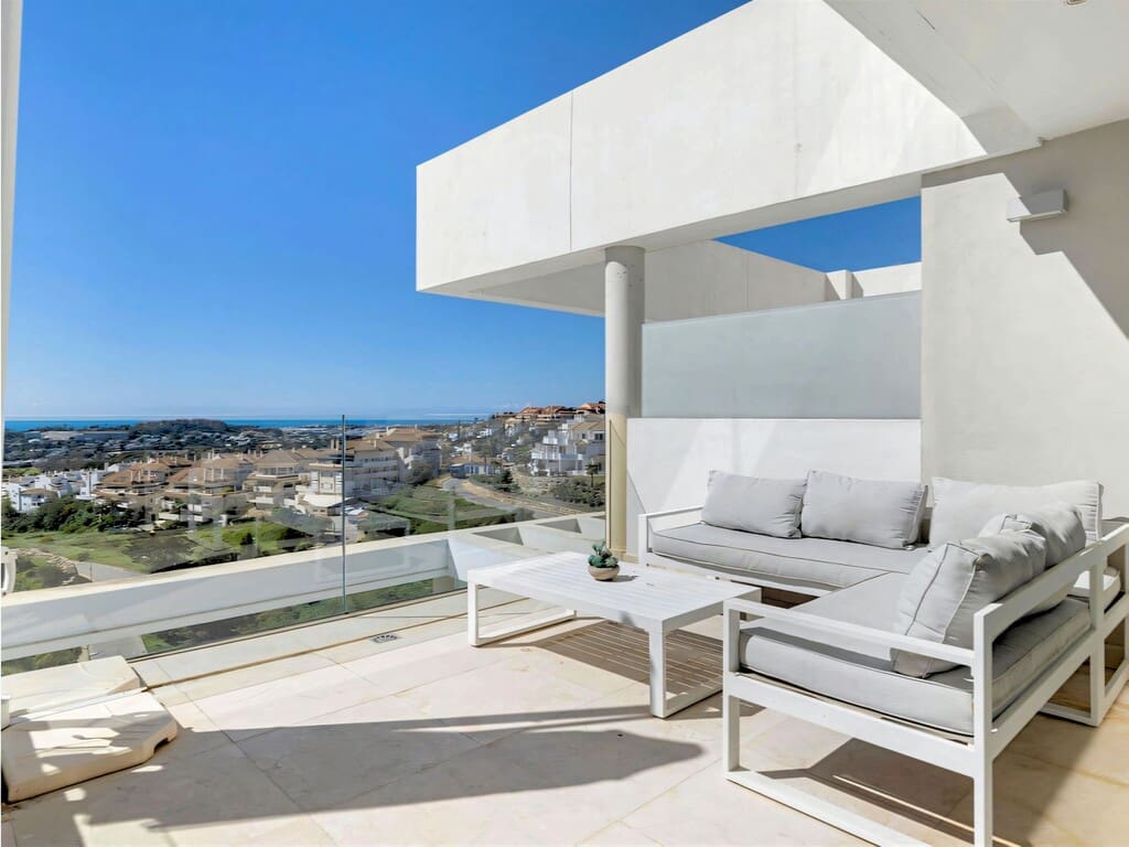 2 bedroom Penthouse for sale in Nueva Andalucia with pool garage - € 950,000 (Ref: 9747712)