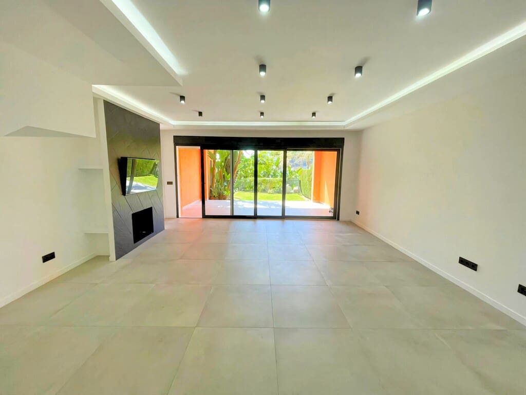 3 makuuhuone Omakotitalo myytävänä paikassa Benahavis mukana uima-altaan 
autotalli - 600 000 € (Ref: 9751681)