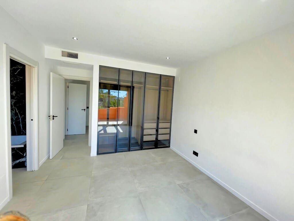 3 makuuhuone Omakotitalo myytävänä paikassa Benahavis mukana uima-altaan 
autotalli - 600 000 € (Ref: 9751681)