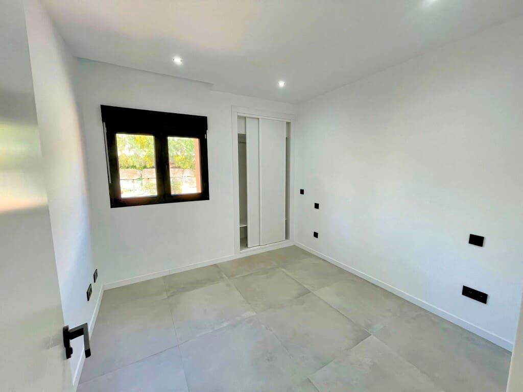 3 makuuhuone Omakotitalo myytävänä paikassa Benahavis mukana uima-altaan 
autotalli - 600 000 € (Ref: 9751681)