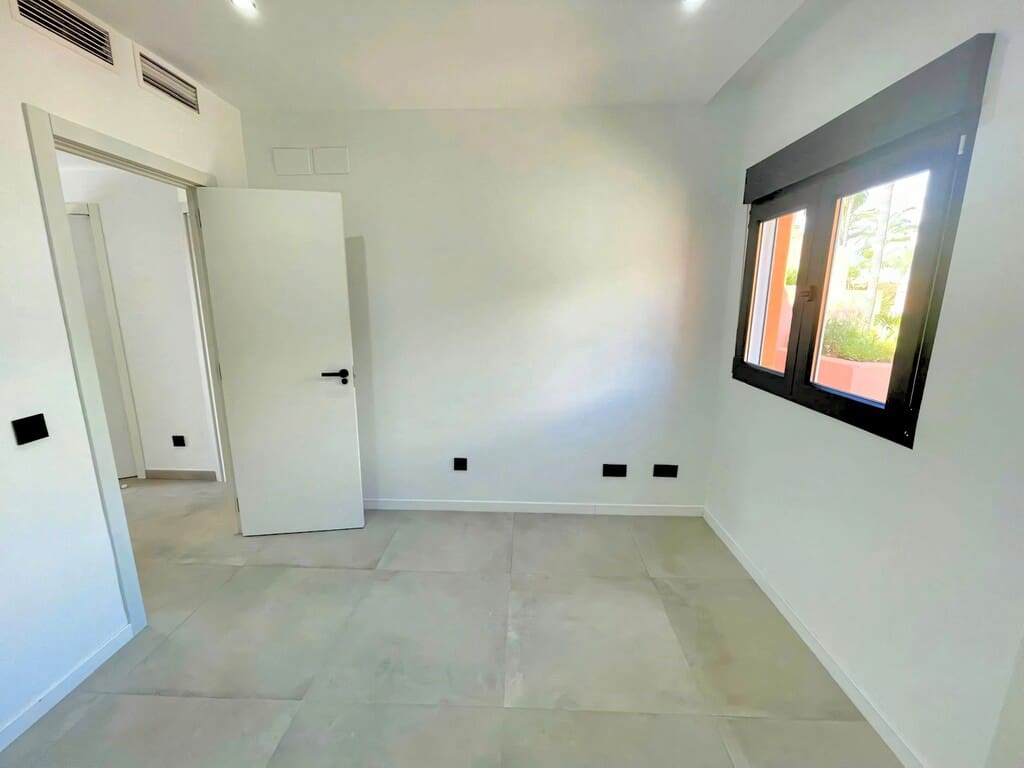 3 makuuhuone Omakotitalo myytävänä paikassa Benahavis mukana uima-altaan 
autotalli - 600 000 € (Ref: 9751681)