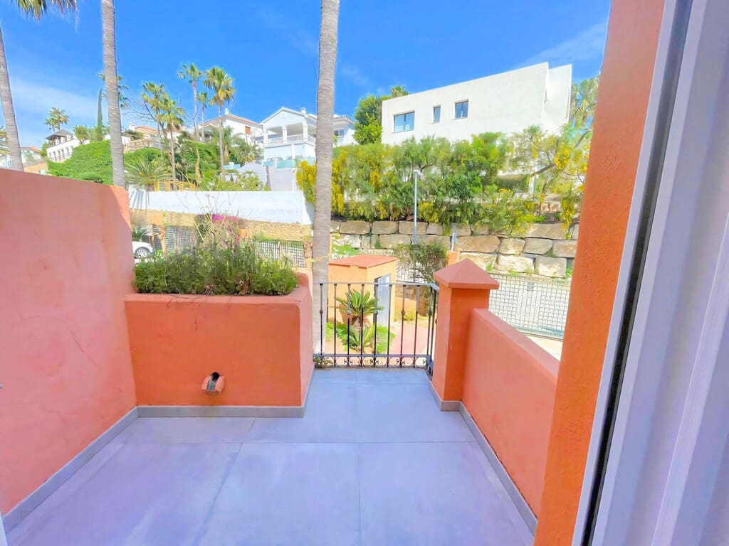 3 makuuhuone Omakotitalo myytävänä paikassa Benahavis mukana uima-altaan 
autotalli - 600 000 € (Ref: 9751681)