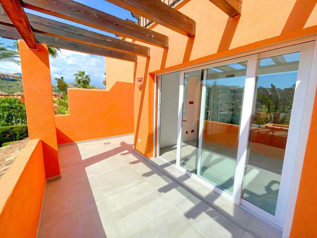 3 makuuhuone Omakotitalo myytävänä paikassa Benahavis mukana uima-altaan 
autotalli - 600 000 € (Ref: 9751681)