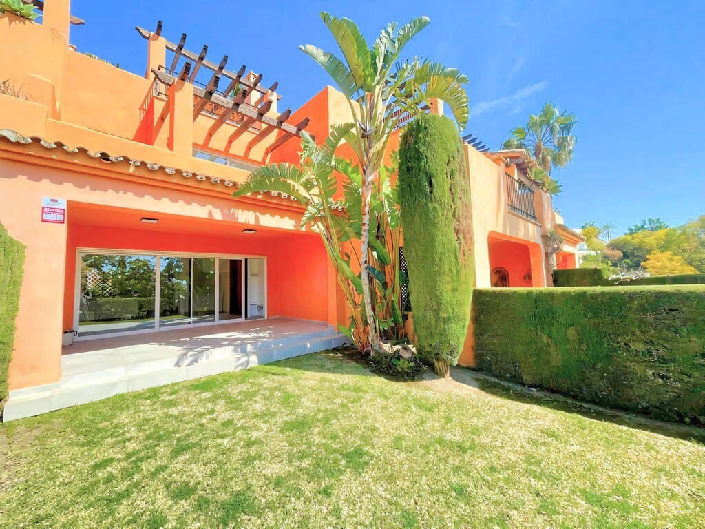 3 makuuhuone Omakotitalo myytävänä paikassa Benahavis mukana uima-altaan 
autotalli - 600 000 € (Ref: 9751681)