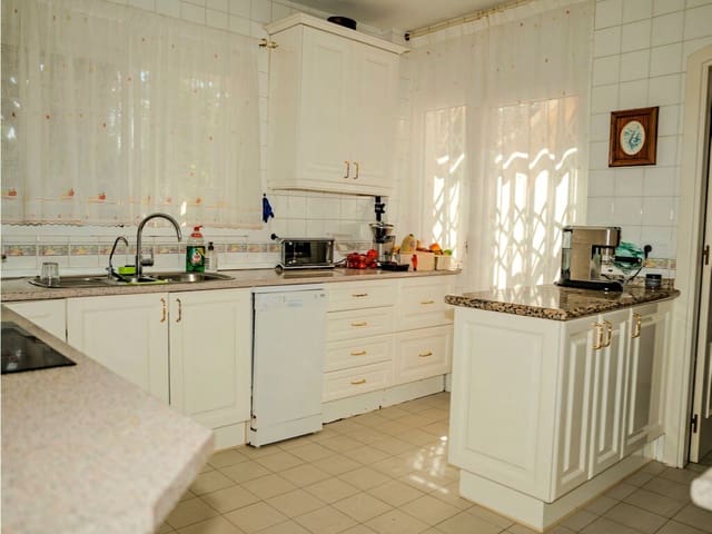 4 soverom Villa til salgs i Elviria, Marbella med svømmebasseng garasje - € 1 600 000 (Ref: 9751683)