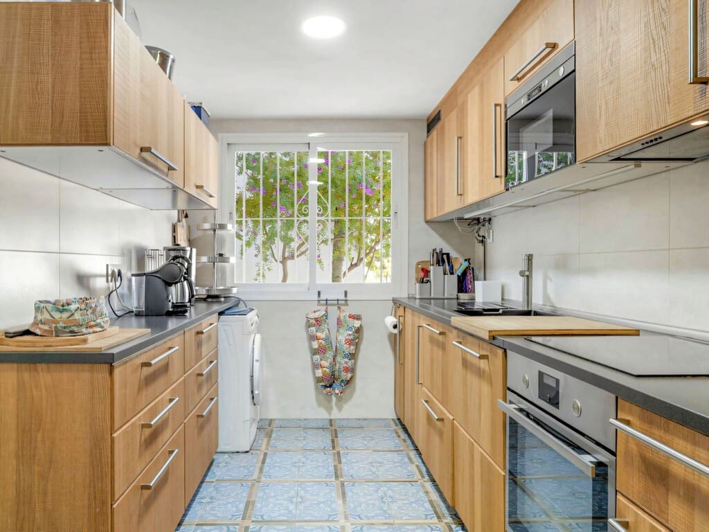 3 soveværelse Byhus til salg i Estepona med swimmingpool garage - € 619.000 (Ref: 9755393)