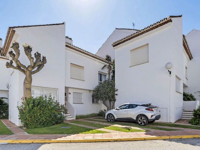 3 soveværelse Byhus til salg i Estepona med swimmingpool garage - € 619.000 (Ref: 9755393)