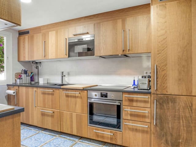 3 soveværelse Byhus til salg i Estepona med swimmingpool garage - € 619.000 (Ref: 9755393)