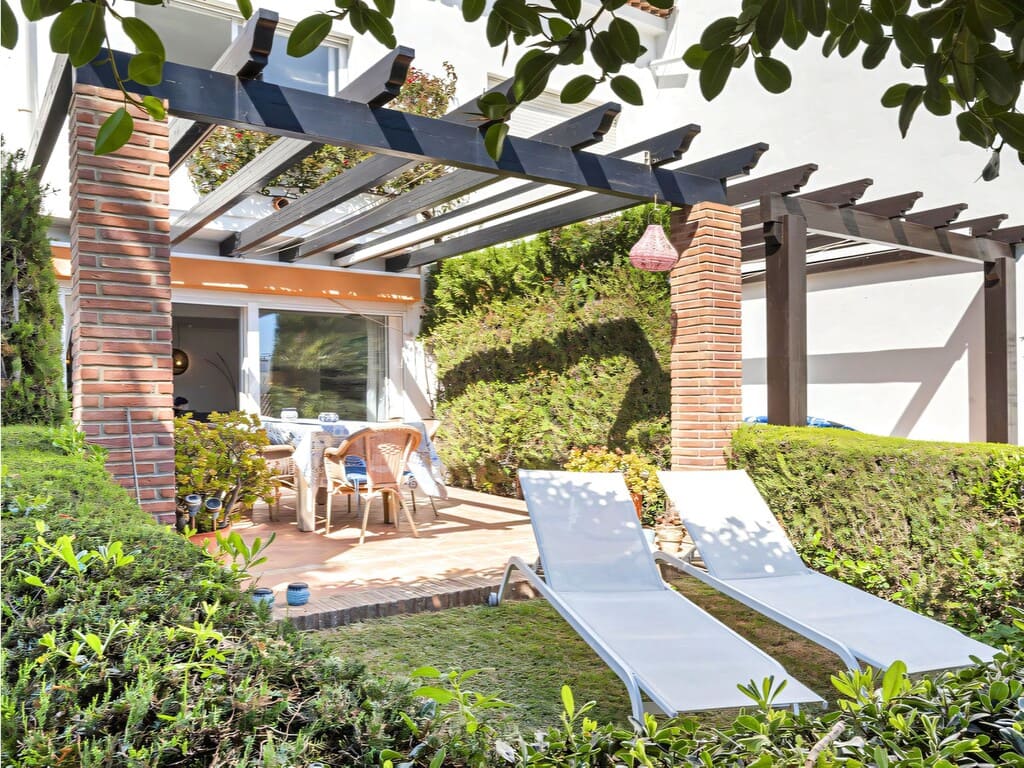 3 soveværelse Byhus til salg i Estepona med swimmingpool garage - € 619.000 (Ref: 9755393)