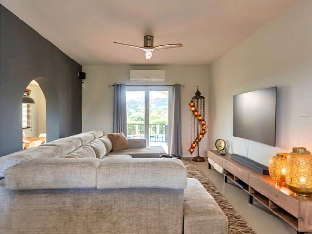 4 soveværelse Finca/Landehus til salg i Alhaurín el Grande med swimmingpool garage - € 595.000 (Ref: 9755394)