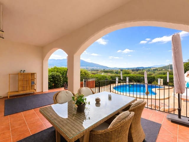 4 soveværelse Finca/Landehus til salg i Alhaurín el Grande med swimmingpool garage - € 595.000 (Ref: 9755394)