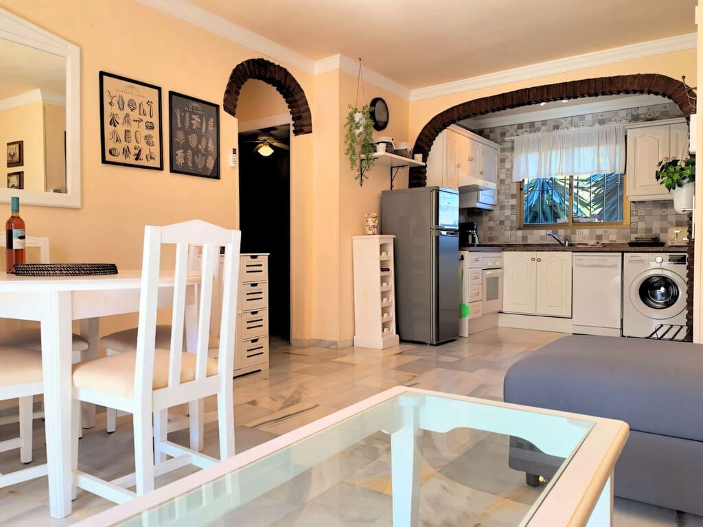 2 soveværelse Lejlighed til salg i Mijas Costa med swimmingpool - € 258.000 (Ref: 9755395)