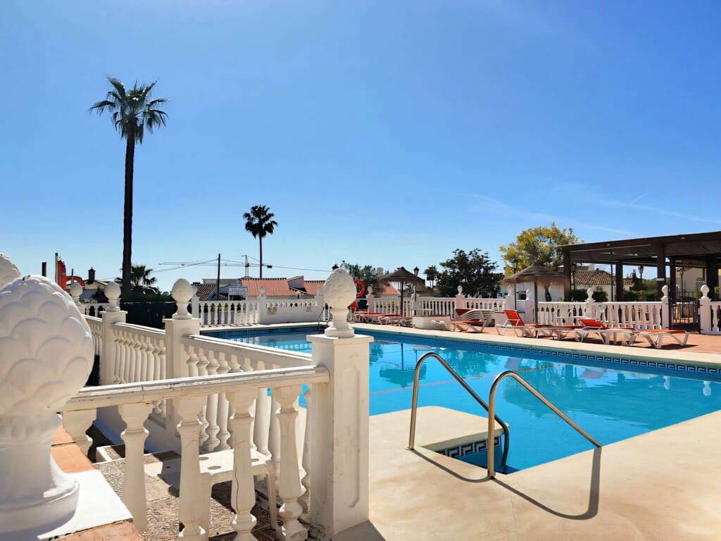 2 soveværelse Lejlighed til salg i Mijas Costa med swimmingpool - € 258.000 (Ref: 9755395)