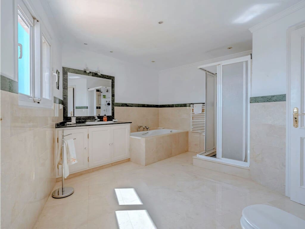 Chalet de 5 habitaciones en El Paraiso en venta con piscina garaje - 2.150.000 € (Ref: 9758593)