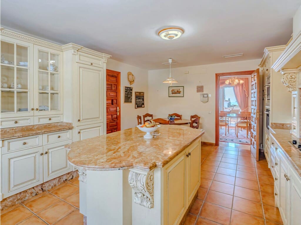 Chalet de 5 habitaciones en El Paraiso en venta con piscina garaje - 2.150.000 € (Ref: 9758593)