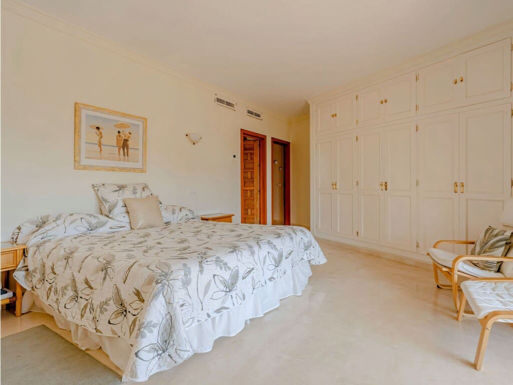 Chalet de 5 habitaciones en El Paraiso en venta con piscina garaje - 2.150.000 € (Ref: 9758593)