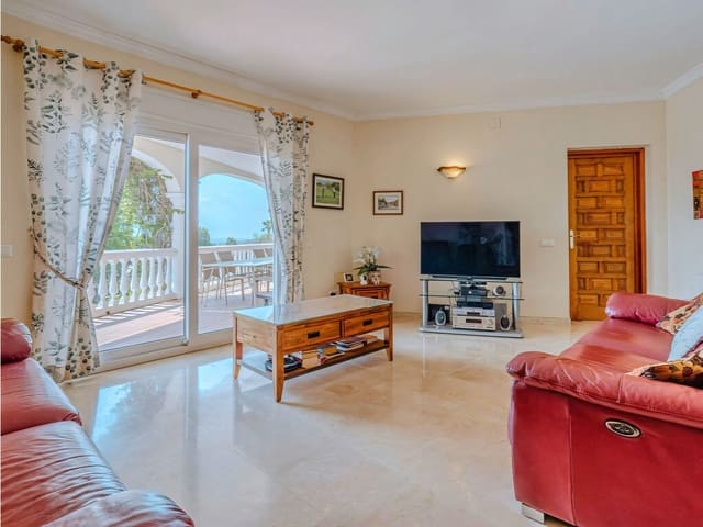 Chalet de 5 habitaciones en El Paraiso, Estepona en venta con piscina garaje - 2.150.000 € (Ref: 9758593)