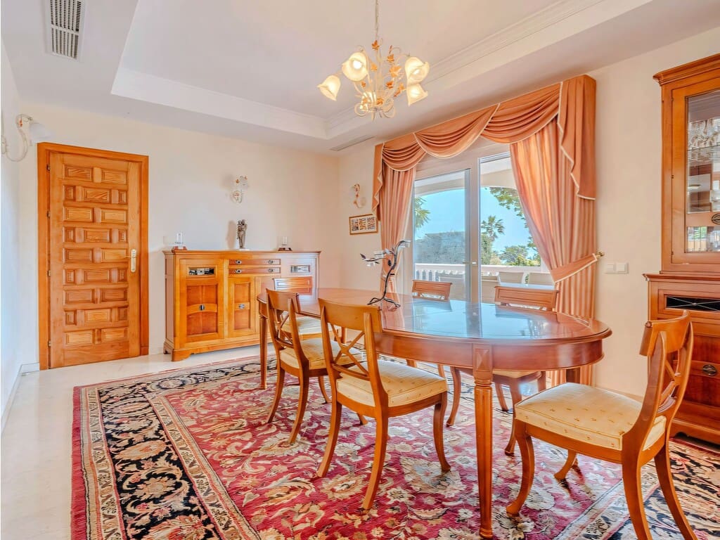 Chalet de 5 habitaciones en El Paraiso en venta con piscina garaje - 2.150.000 € (Ref: 9758593)