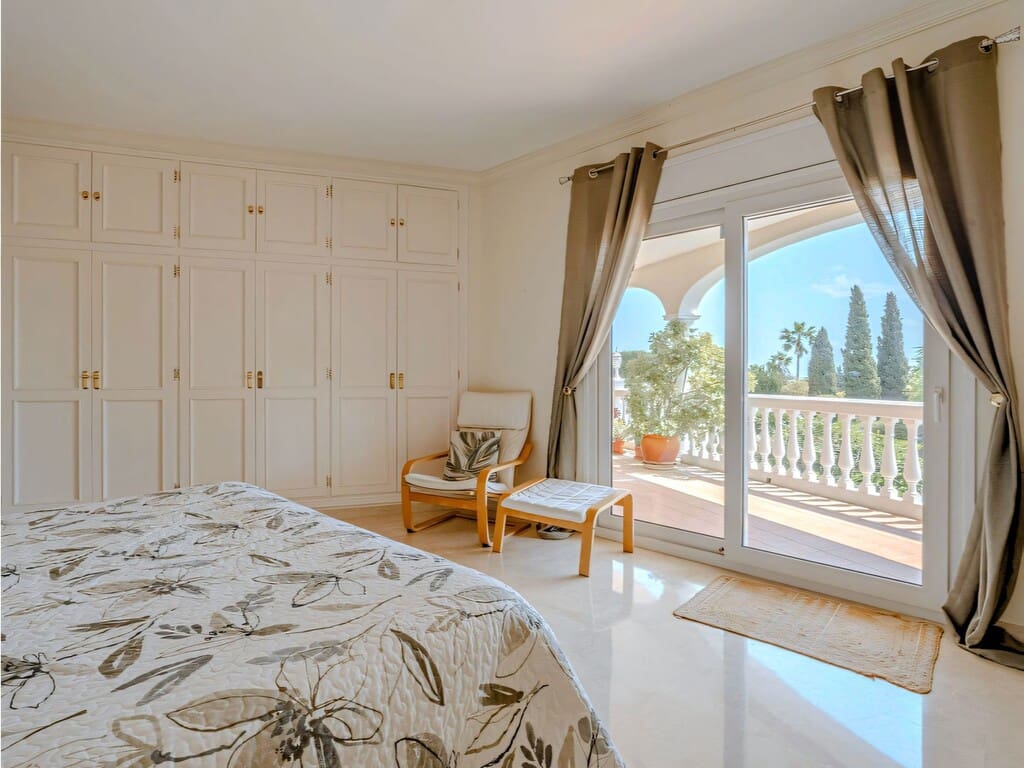 Chalet de 5 habitaciones en El Paraiso en venta con piscina garaje - 2.150.000 € (Ref: 9758593)