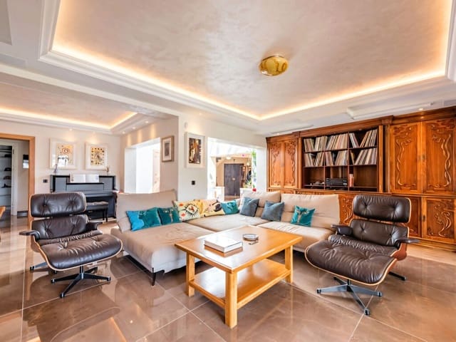 4 bedroom Villa for sale in San Pedro de Alcantara, Marbella with pool garage - € 5,850,000 (Ref: 9758594)